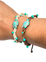 Pulsera Artesanal con Tortuguita y Cuentas Verdes